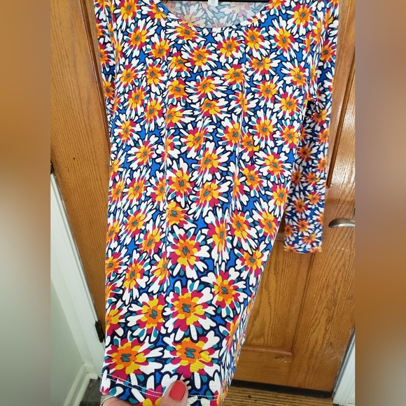 NWOT gleaming gardenias top, lularoe - Picture 13 of 15